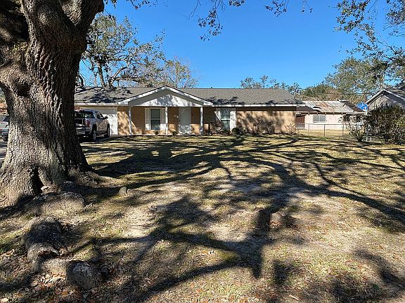 2nd image of 146 W Oak Ln