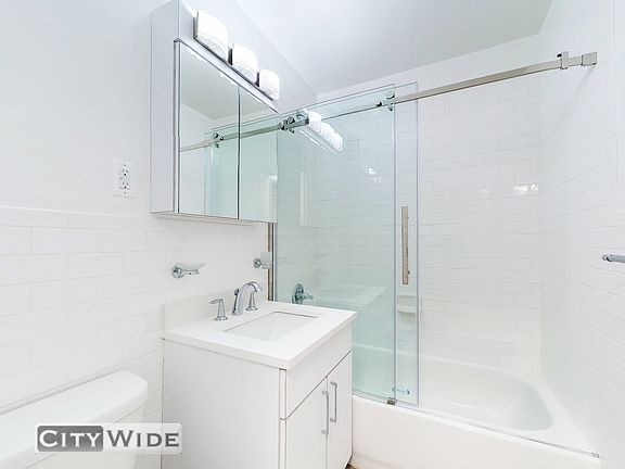 5th image of 240 E 82nd St #3L