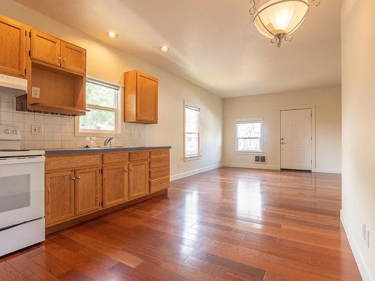 1004 N Mason St — Photo 6