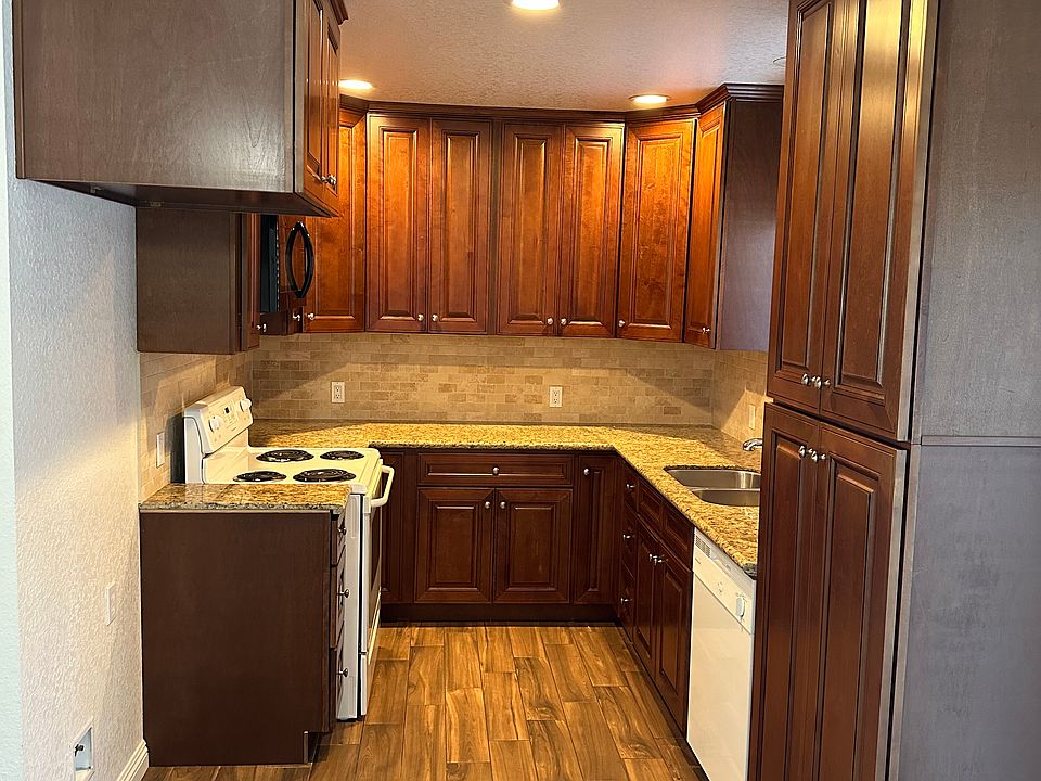 1st image of 834 E Maria Ave
