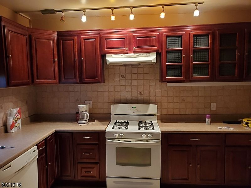 2nd image of 814-16 W 4th St