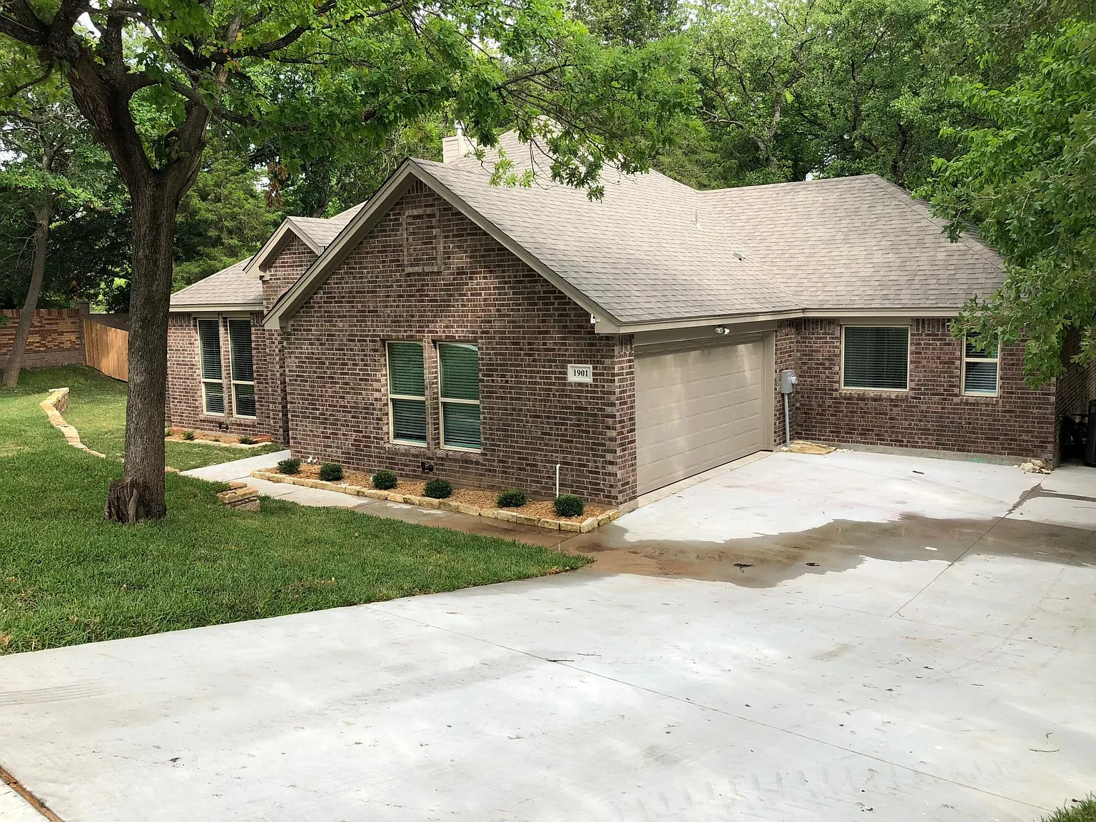 1901 Clear Creek Dr — Photo 3