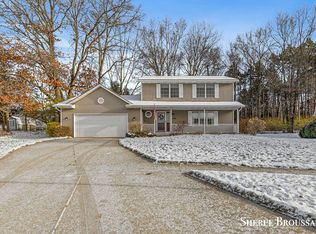 1396 Shaw Ct NE, Rockford, MI 49341