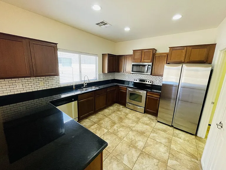 37078 W Mondragone Ln — Photo 16