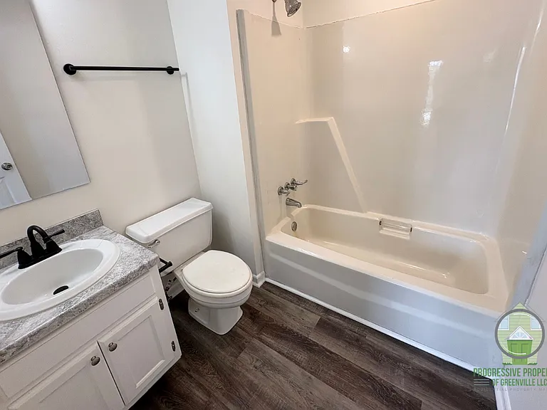 1216 N Main St #B8 — Photo 7