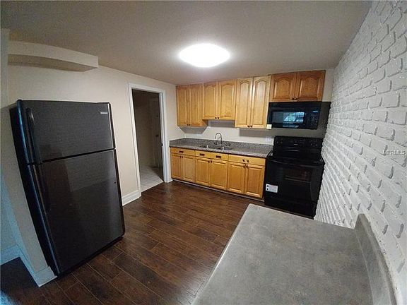 5th image of 5817 92nd Ave