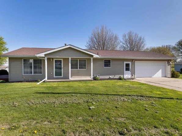 512 2nd St, Colesburg, IA 52035