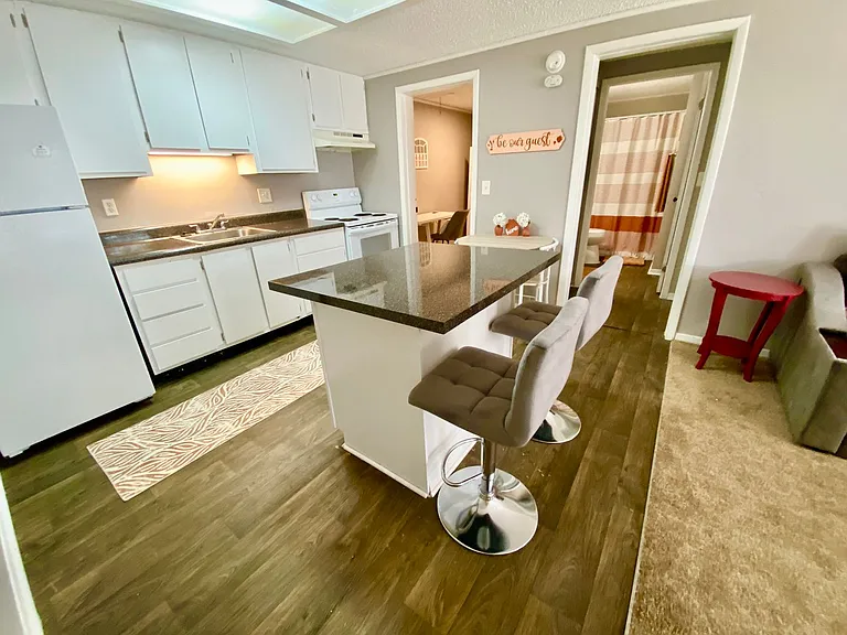 Bentwood Apartments — Photo 22