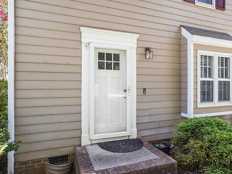 302 Wax Myrtle Ct — Photo 12