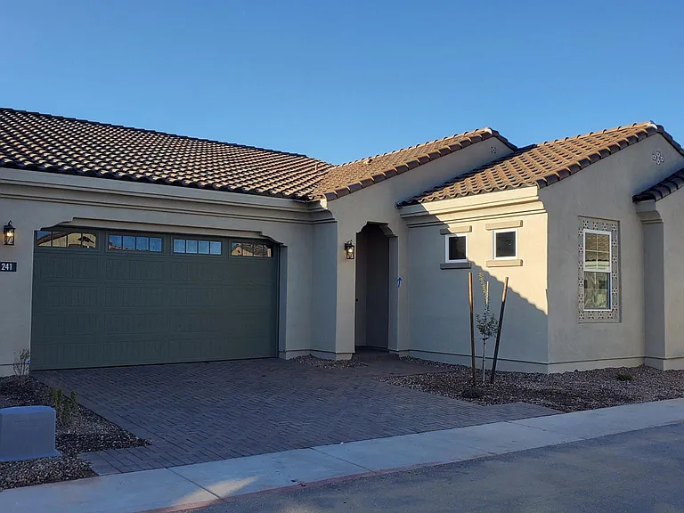241 E Azalea Dr — Photo 1