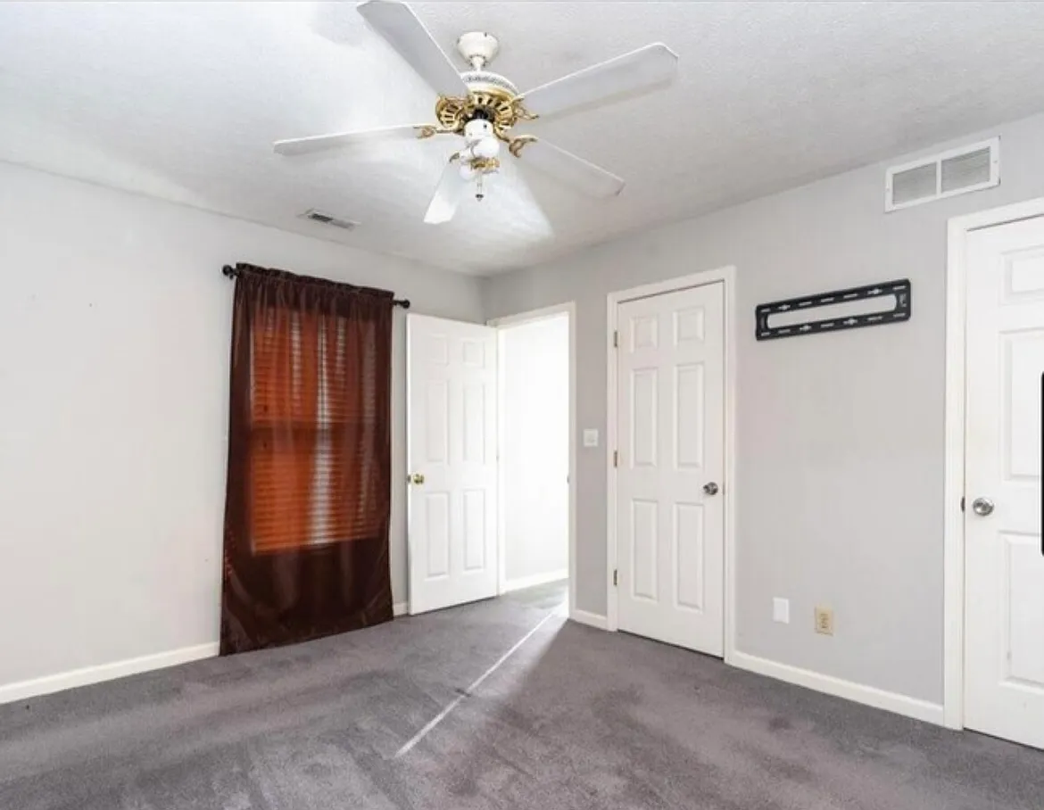 2 bed, 1033 sqft, $1,975 — Photo 3
