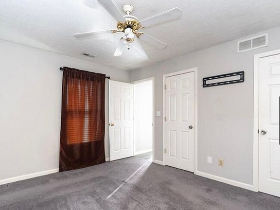 3rd image of 4768 Shenandoah Dr
