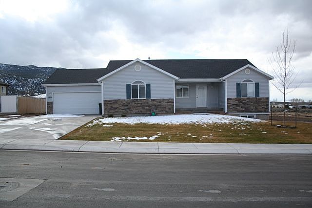 2nd image of 1930 Saddleback View Dr