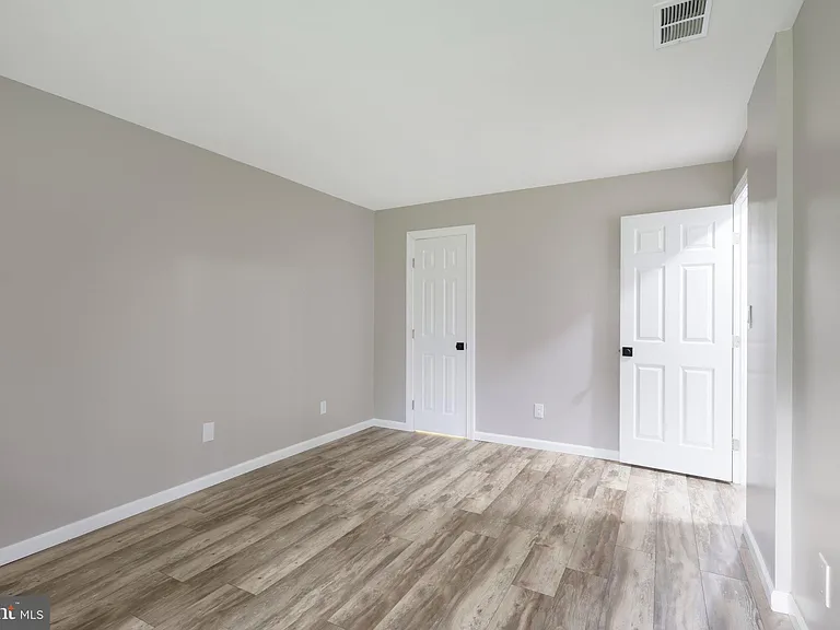 165 Wyndham Pl — Photo 23