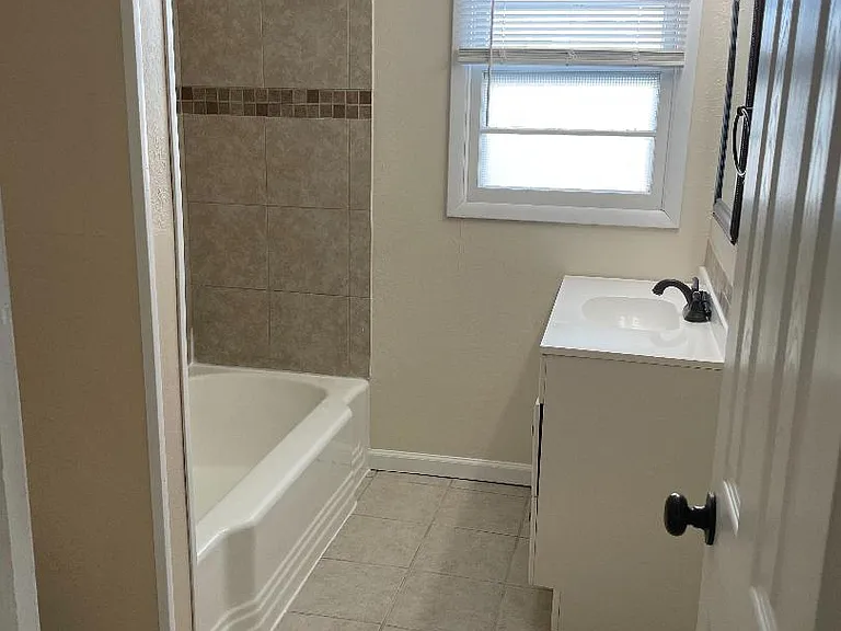 1114 W Greenfield St — Photo 11