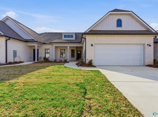 7520 Doris Ruth Ln, Owens Cross Roads, AL 35763