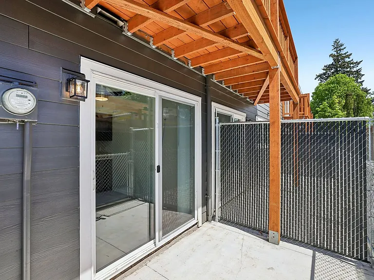 Midland Apartments — Photo 45