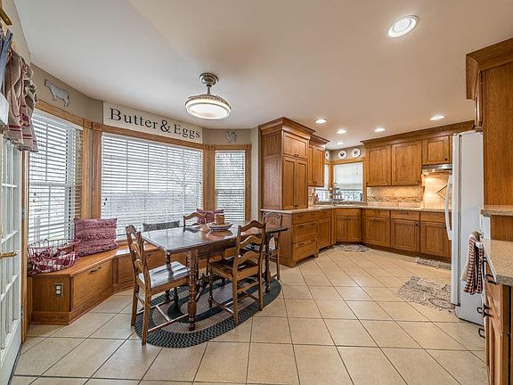 2nd image of 101 Regency Ct