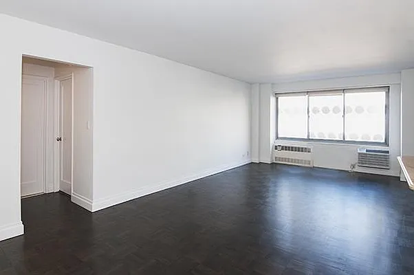 Rented by R New York | media 33