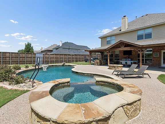5th image of 5732 Chateau Dr