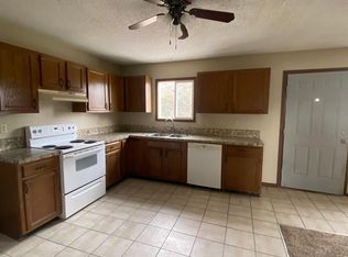 319 S 10th St, Beatrice, NE 68310