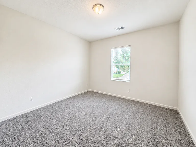 715 Wellington Dr — Photo 11