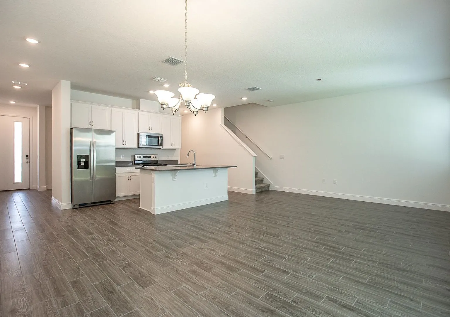 3 BR / 2.5 BA Townhouse In Hawks Crest — Photo 4