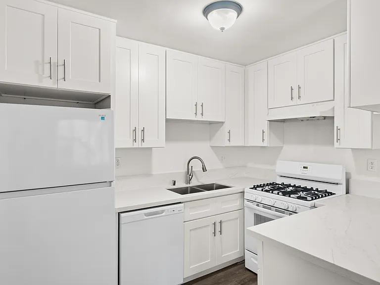 814 E Grand Ave #5 — Photo 6
