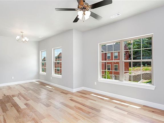 3rd image of 2816 W Cottonwillow Way