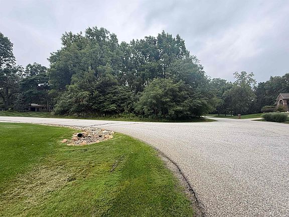 4th image of 56237 Whispering Hill Dr #23