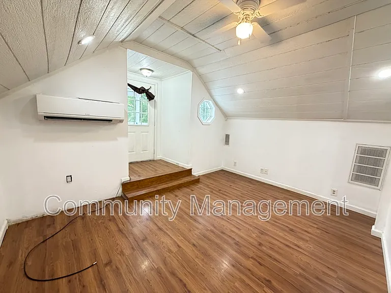 18819 Greenwell Springs Rd #D4 — Photo 6