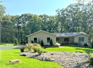 811 Gaskin Ct N, Lords Valley, PA 18428