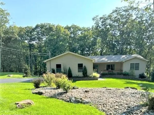 811 Gaskin Ct N, Lords Valley, PA 18428