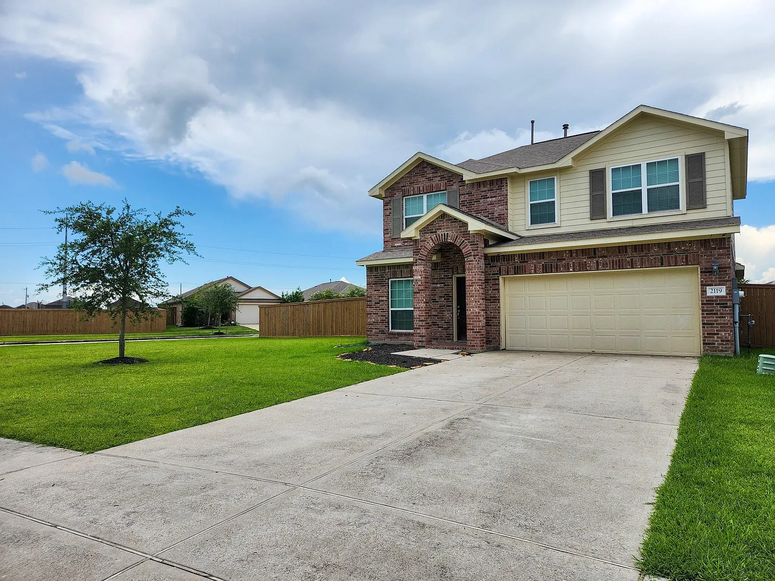 4 bed, 2.5 bath, 2259 sqft, $2,490 — Photo 2