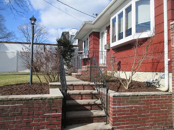 3rd image of 115 Oak Ave