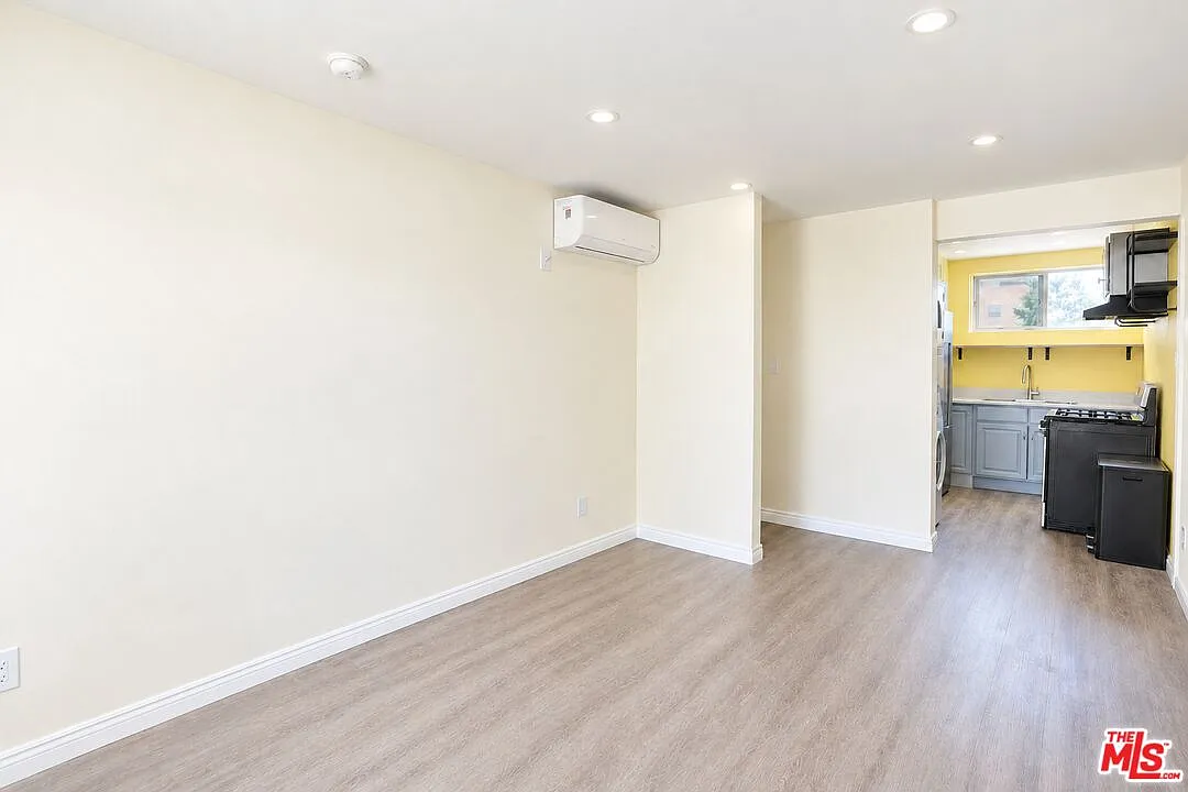 2 bed, 1.0 bath, 625 sqft, $2,350 — Photo 3