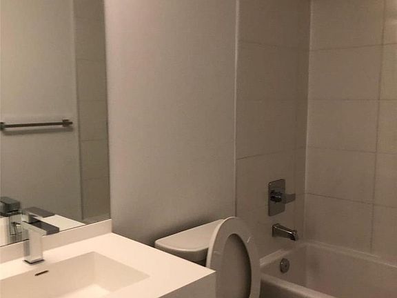4th image of 251 Jarvis St #4103