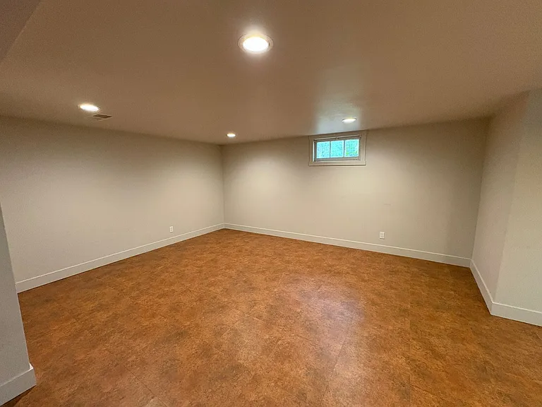 2419 Pine St — Photo 19