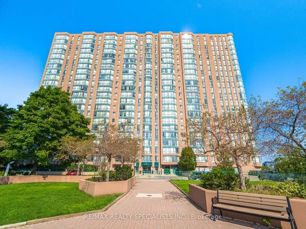 145 Hillcrest Ave #813, Mississauga, ON L5B 3Z1