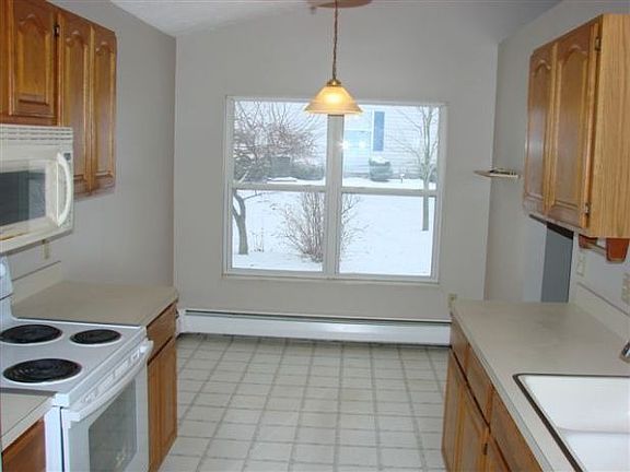 5th image of 555 Oak Hollow Dr