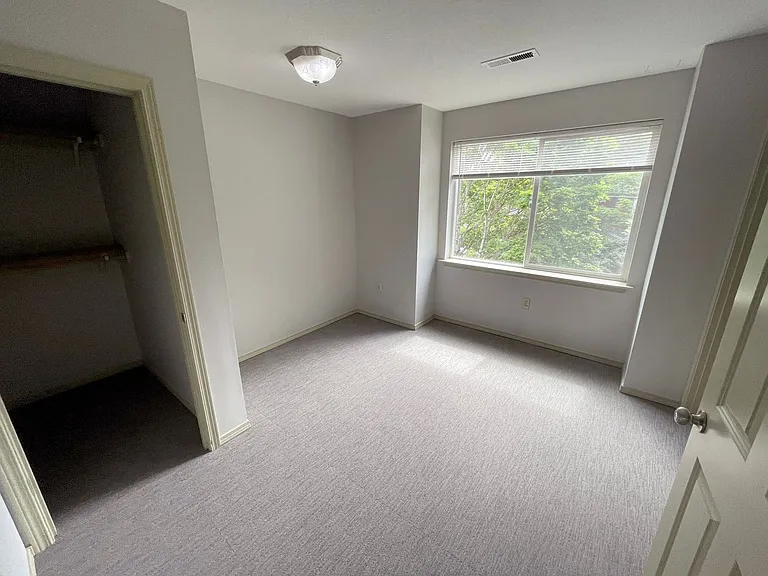 5011 N Syracuse St #B — Photo 13
