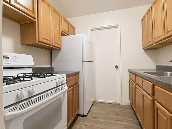 5th image of 4014 62nd St APT 2F