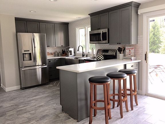 3rd image of 48 Chippenham Dr