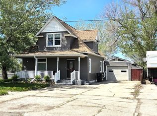 223 N River Ave, Glendive, MT 59330