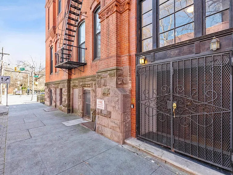 297 Montgomery St #1E — Photo 16