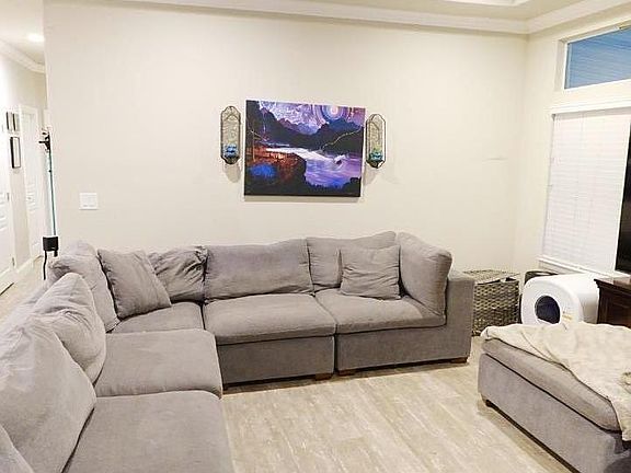 3rd image of 500 10th St #15