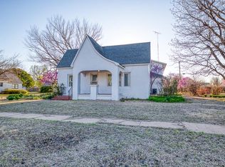 702 N 3rd St, Okeene, OK 73763
