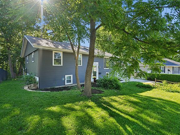 2nd image of 805 Pawnee Dr NW