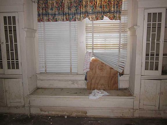 4th image of 2310 Milan St