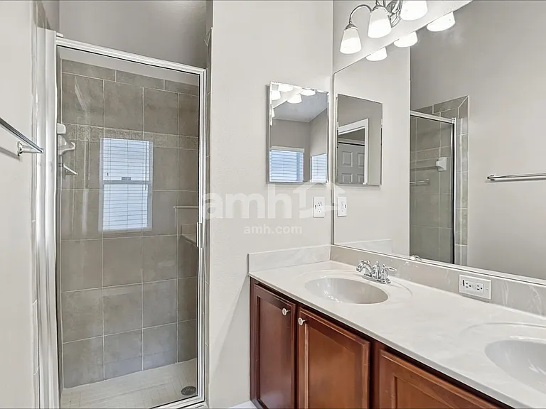 2305 Lawrence Hall St — Photo 11